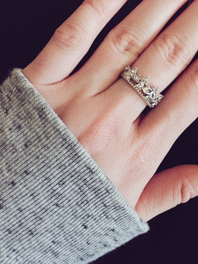 SunsetJeweIry's tweet photo. ❤ STOREWIDE SALE ❤️

Our princess ring is on sale for $12.99. Today only! 💕

Shop: https://t.co/3vviaBrNIu https://t.co/VlXq8WQqAp