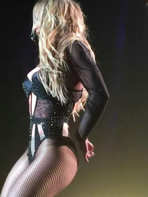 oopstheclimb's tweet photo. FILMA O CORPO DA PRIMEIRA E ÚNICA PRINCESA DO POP https://t.co/qK9Bm1j1OZ