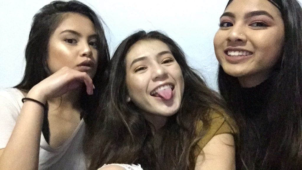 sof_cartagena's tweet photo. much love to everyone and my love bugs 💕 https://t.co/lWvpSMjShk