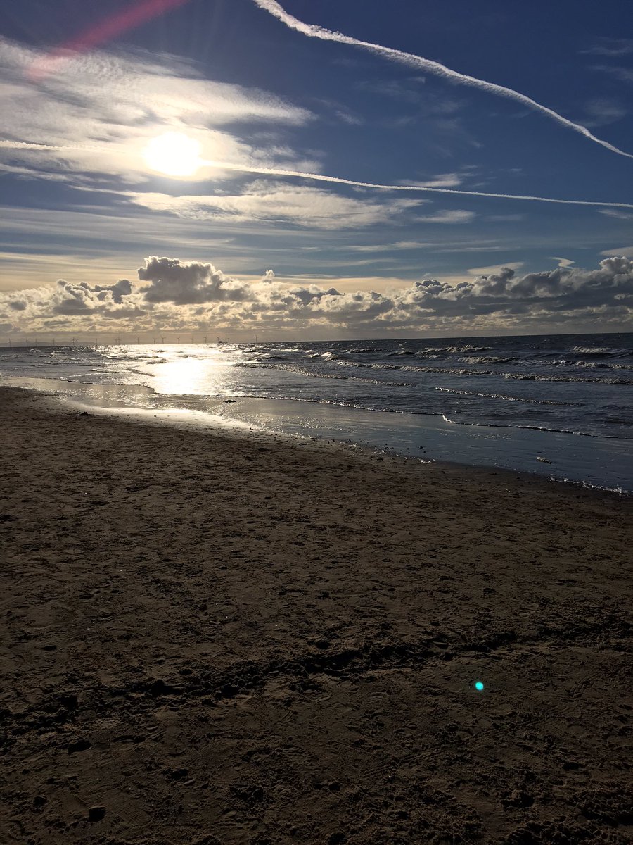 kaylaninaashton's tweet photo. I love being by the sea #sundaybehaviour #feelingsmall #peaceful https://t.co/wKvCtcsX9Q