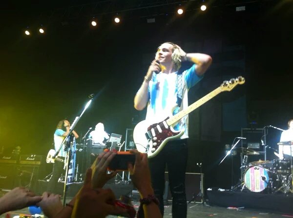 R5GirlsArg's tweet photo. ~cita y responde con los ht~
Tenés hermanos/as?
#VoteRossLynch  #KCA https://t.co/EJSOifrVGd