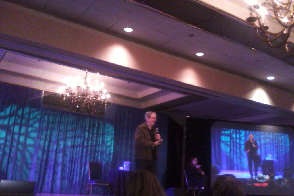 ArtsHumana's tweet photo. @BigBabaRob In #FarpointCon2016 panel w/@David_Gerrold #startrek #TheTroublewithTribbles author https://t.co/ZE2pPTq4qG