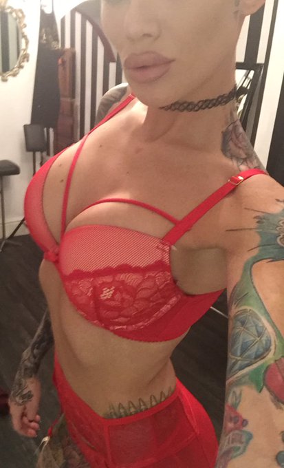 Happy valentines my loves ❤️ https://t.co/b7zBUrowHb