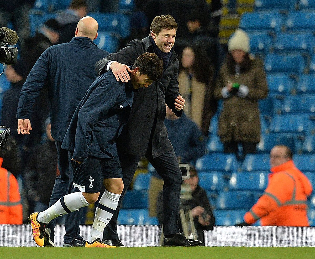 Spurs_ID's tweet photo. Kapan lagi #SpursMoment menangkap senyuman bahagia #Mauricio bersama #Sonny. 😊

#Together #THFC #SpursFamily #COYS https://t.co/NWsjSdO0zU