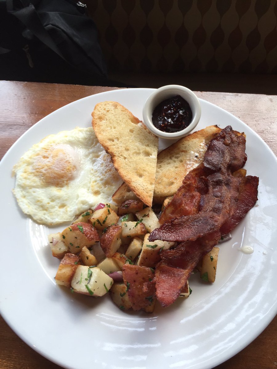 OrganicFreak's tweet photo. Amazing #breakfast &amp; service at Cafe Bernardo's @ParagaryGroup in Sacramento #organicfreakrecommended https://t.co/RYH8sBhWCz