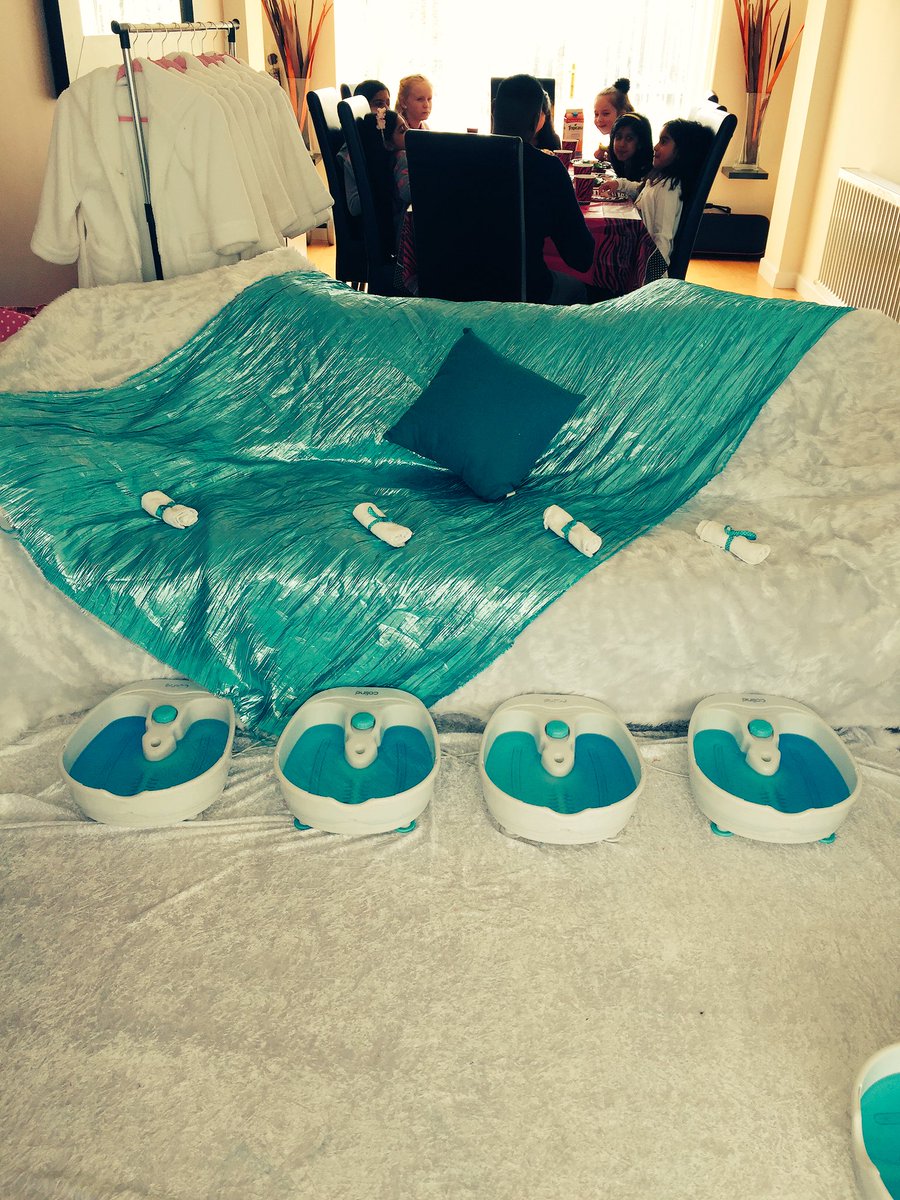 DollyParties's tweet image. 💅