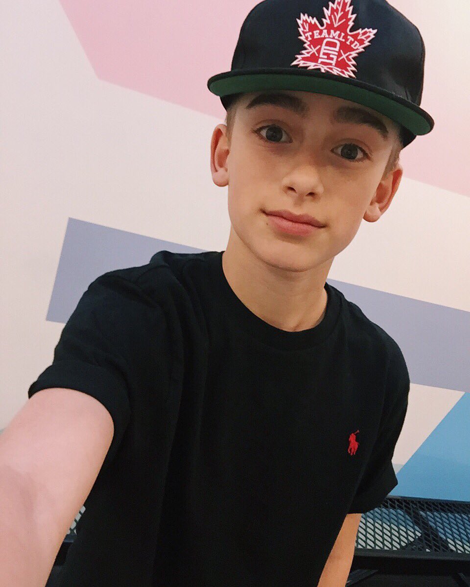 johnnyorlando's tweet photo. Still looking for my valentine💘😏 #HappyValentinesDay https://t.co/qHOD7ObLxs