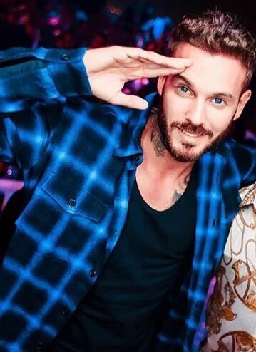 Pokora_Picture's tweet photo. J'aime tellement cette photo 😱 ses yeux bleus ressortent beaucoup 😻💘 https://t.co/2C6eHOKIR2