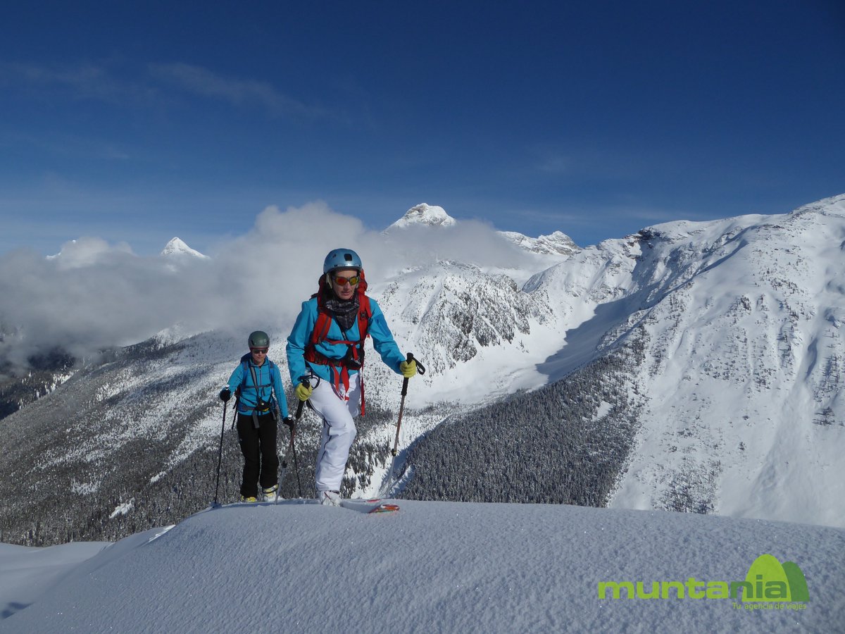 Muntania's tweet photo. #RogerPass, #BritishColumbia. ¡Gracias por acompañarnos! #esquidemontaña #rocosascanadienses #Canadá #skimo https://t.co/AswI9Lcpnj