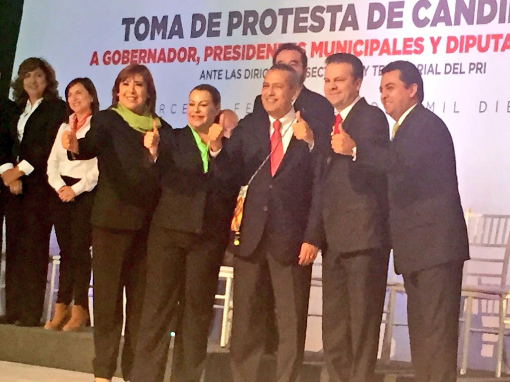 RicardoMCorral's tweet photo. Junto a @MFBeltrones en #GP el PRIismo estatal dimos muestra de que en #Durango estamos listos #MasUnidosMasFuertes https://t.co/dEeWhe2A04