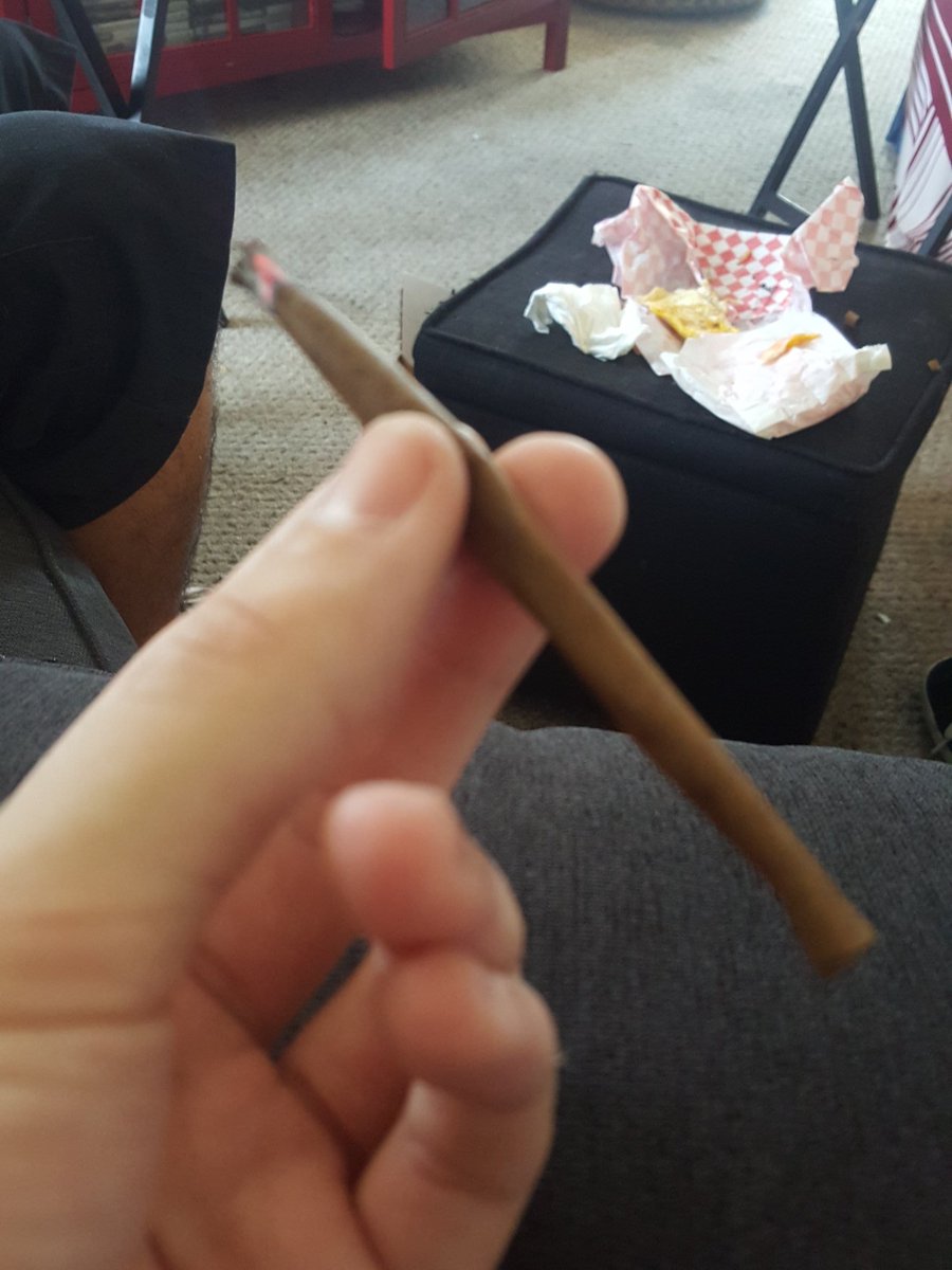 lb_jake17's tweet photo. Blazin with the homies 🍁💨 https://t.co/Q5j8yuHQfi