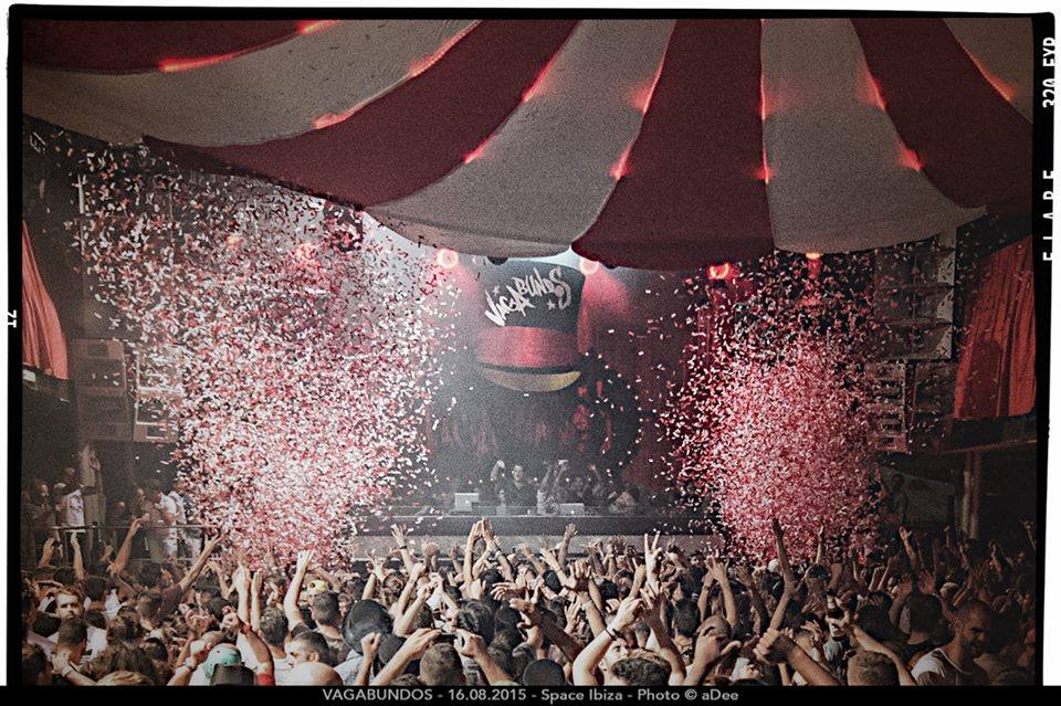 fabrikdiscoteca's tweet photo. "RT" los que quieran pegarse un "Vagabundos" #gratis !! https://t.co/2JeTEws1AT