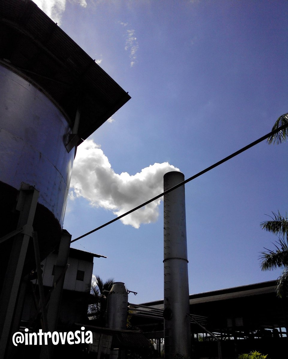 Introvesia's tweet photo. #Fake #cloud from #hot #steam

#nature #sky #photography #photooftheday #introvert #bluesky #cloudy #photographie https://t.co/6ySxKBMDfd