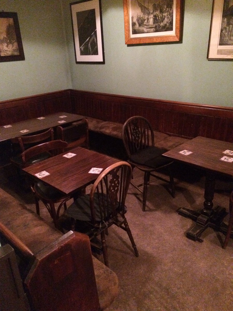 Beathhigh's tweet photo. The Oxford Bar, enticing the Valentine's crowd since 1879... https://t.co/ayufORSfKD