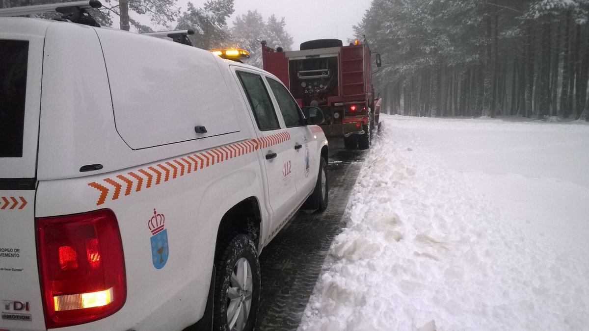 PCmanzaneda's tweet photo. #nieve #orense estrada dende manzaneda concello a estación de sky ( por paradela ). QUEDA CORTADA ATA NOVO AVISO. https://t.co/8EbrGR0fN6