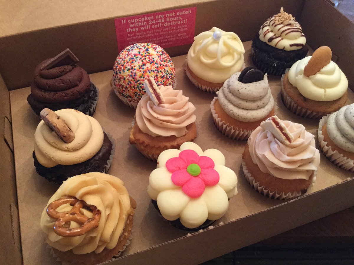DishinwDaisy's tweet photo. @Trailercakes I'm thinking Trailercakes for #valentines
https://t.co/ismPte0kcT #dallasvalentine #sweet #cupcake https://t.co/4F1BkMwsQ5
