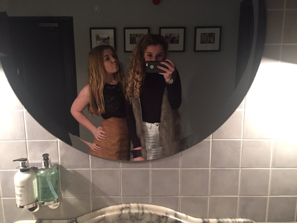 chlojohnson__'s tweet photo. today was cute😜😽💅🏼💟 @wisemangeorgia @leahgriffithx @natalielamb1 @__rosiebrown &amp; Erin https://t.co/6aZQQKHucQ