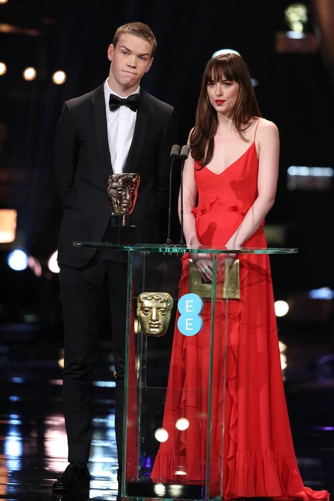MazeRunnerWW's tweet photo. Will Poulter presenting with Dakota Johnson at the #BAFTA tonight  [via @FiftyShadesEN] https://t.co/zKfcGDii7Y
