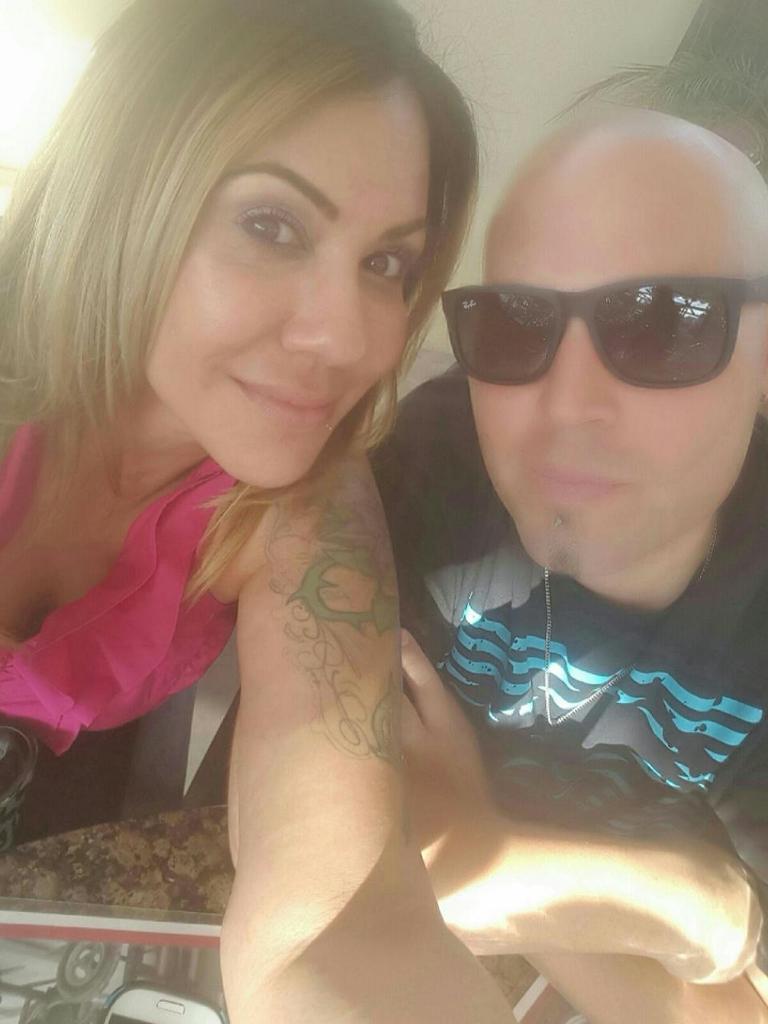 kevkev1919's tweet photo. HAVING A Valentine's Day drinks with my ! :-) #myeveryrhing https://t.co/7vqOoY1rtr