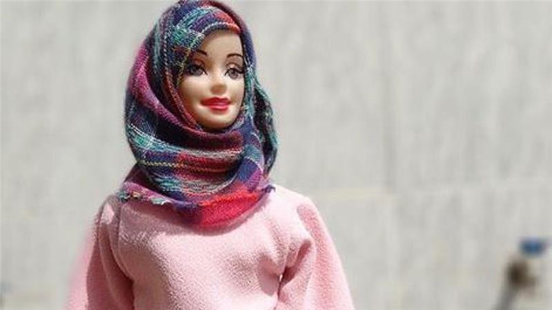 AJENews's tweet photo. Meet Hijarbie, the popular social media doll wearing Muslim fashion https://t.co/kvscWUjGv6 https://t.co/LapzXbybS4