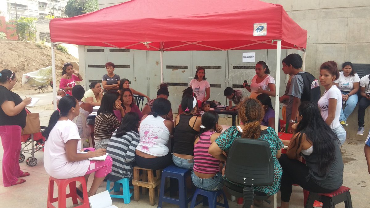 octavio_urosa's tweet photo. #YoAmoAVenezuela por eso brindamos talleres en las comunidades por un menor país @eleazarvarela @ElNacionalWeb https://t.co/YRK714mtWH