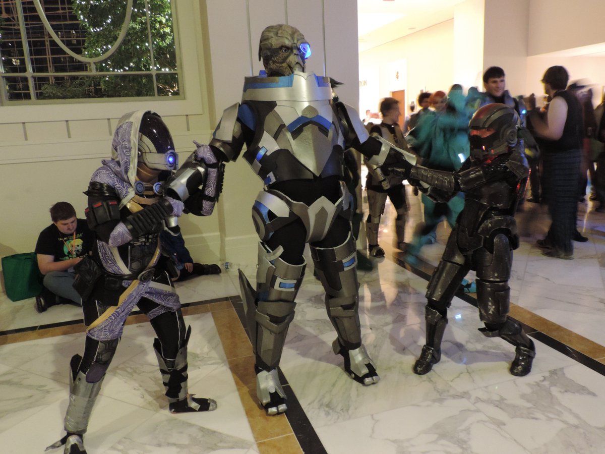 EpicMagster's tweet photo. Real quick, this photo explains two of my #MassEffect OTP's in a nutshell. So perfect. ;^; #Shakarian #Talibrations https://t.co/YAkI7965lH