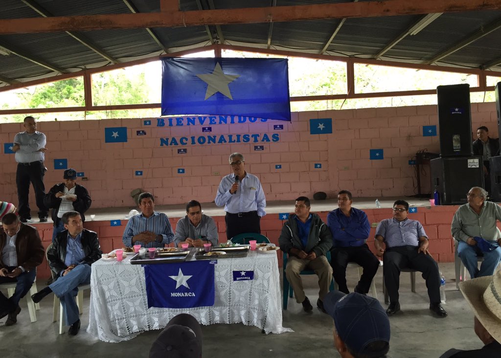 MonarcaHn's tweet photo. Presentes Ing Miguel Gamez, pre candidato a diputado Napoleon Amador y el coordinador del MONARCA Roberto Castillo. https://t.co/uaMx2Ex997