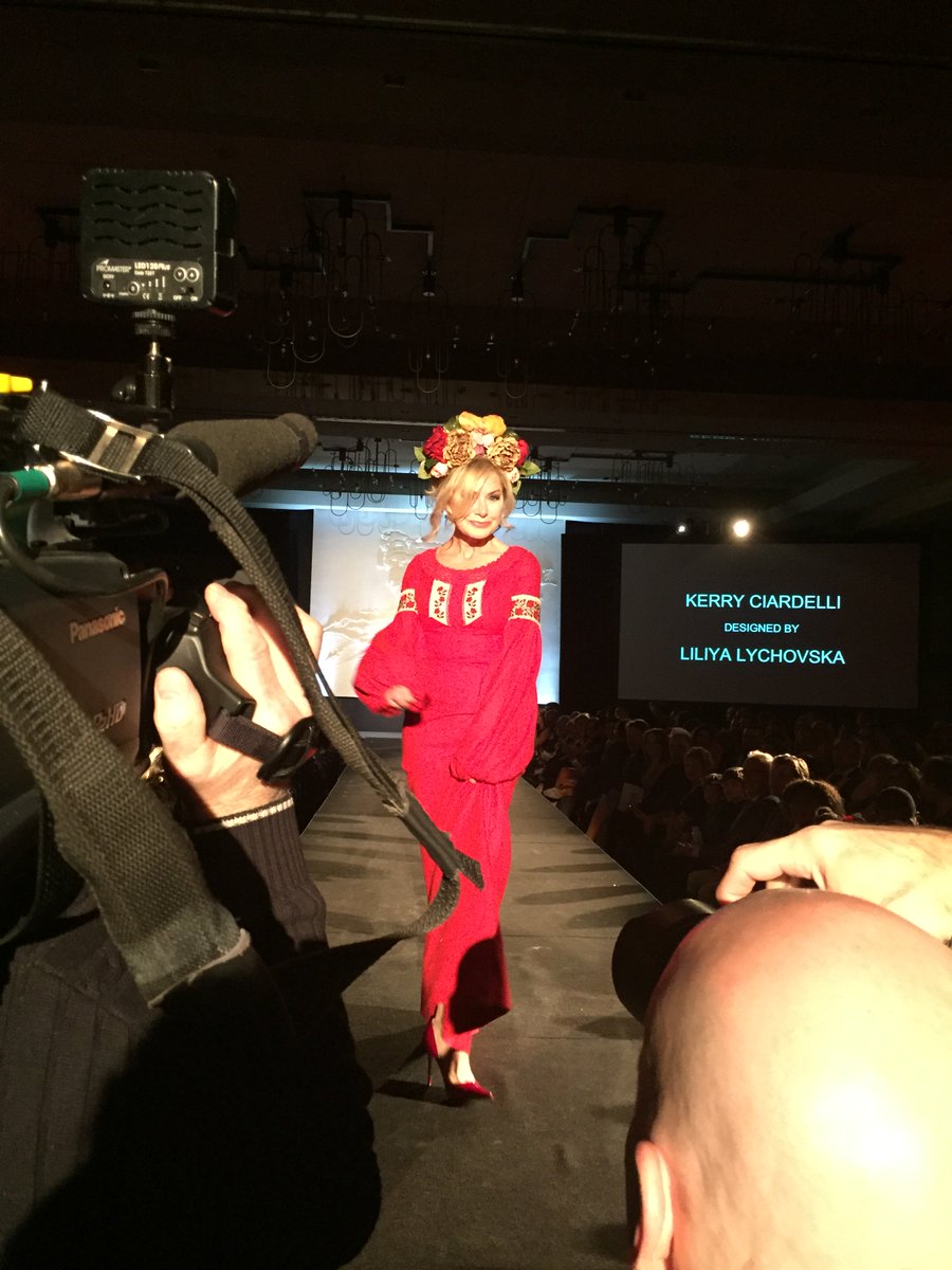 RedDressMN's tweet photo. 🌹Red flower power! @kerryciardelli in Liliya Lychkovska. #GoRedMN https://t.co/rCHjd79abv