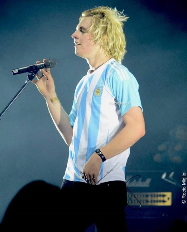 R5GirlsArg's tweet photo. ~cita y responde con los ht~
Serie favorita?
#VoteRossLynch  #KCA https://t.co/qwfsk4o5hO