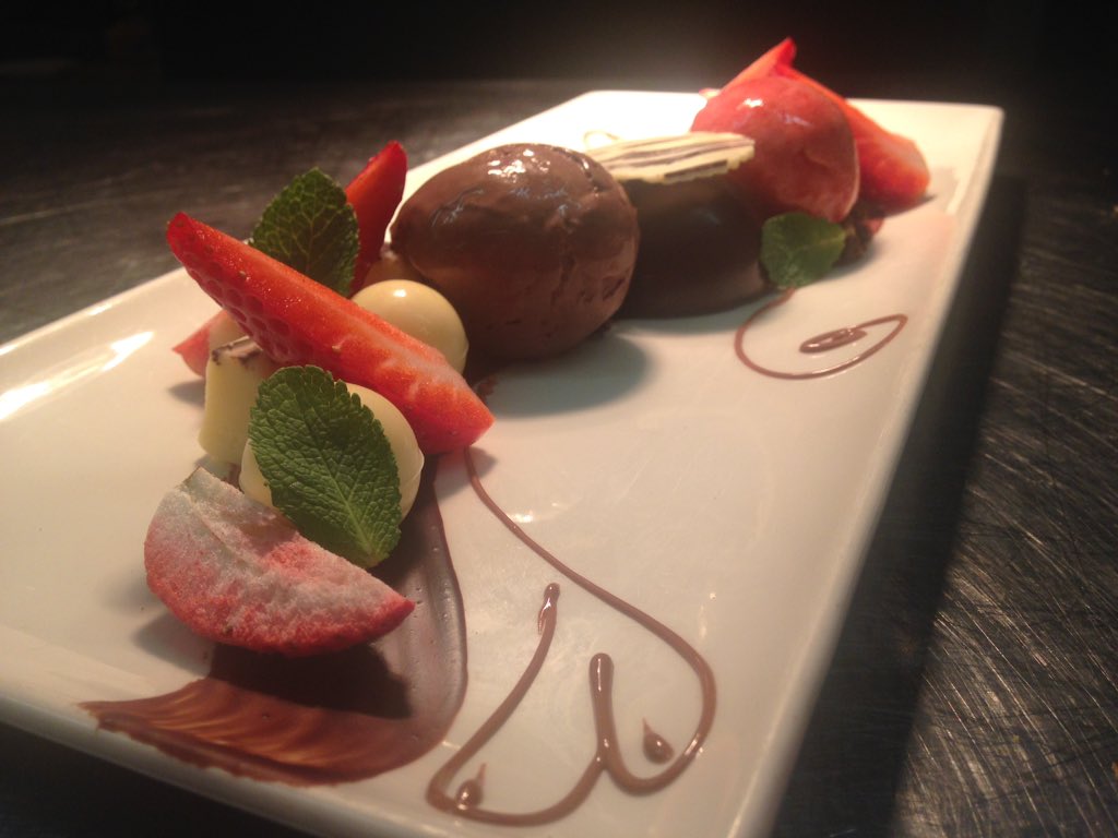 merakisweets's tweet photo. Valentine's dessert special. Tasting of strawberry and chocolate! Indulgence at its finest! @cowshedbristol https://t.co/E17Oj3isrR