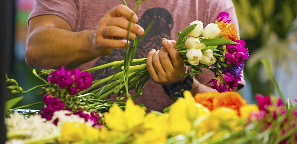 MiracleGro's tweet image. Don't forget the Miracle-Gro for Fresh Cut Flowers to show off your flowers this week. 
mgro.co/6014Bb3aO