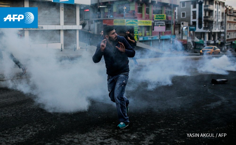 AFP's tweet photo. Police, pro-Kurdish protesters clash in Istanbul https://t.co/1KQC8eqScy https://t.co/BbX6P7ERAx