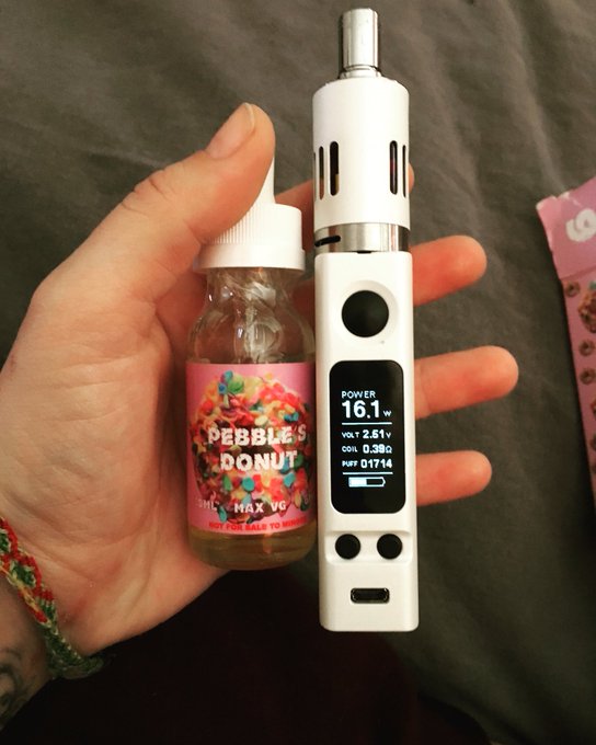 #vapelife #vapepebbles Nomz #joyetech love this product but not a huge fan of the tank. ??? https://t