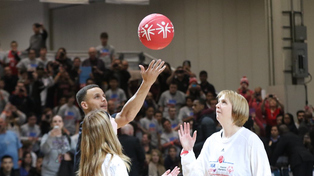 UnderArmour's tweet photo. This game inspires us all.

@StephenCurry30 served as an honorary coach @NBACares @SpecialOlympics Basketball Game. https://t.co/ST6gcZ4wSj