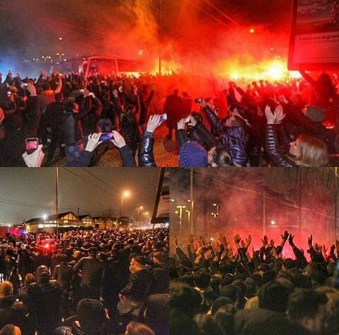 hools1969's tweet photo. Impresionante como recibieron los tifosi del Napoli a sus jugadores tras ser derrotados por la Juventus. https://t.co/K8uVEe2lgU