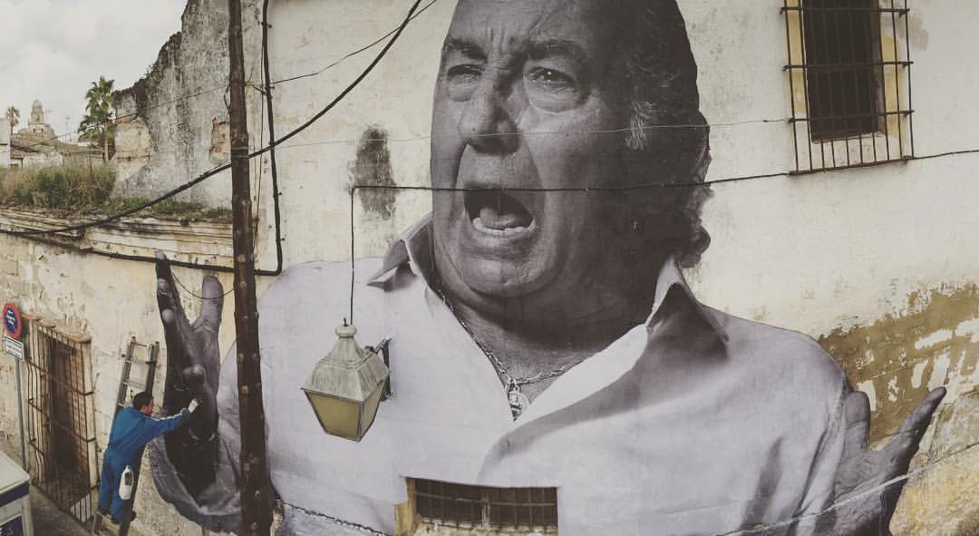 Las 'presencias' de <a href="/CarleteToro/">Juan Carlos Toro</a> copan el casco histórico. ¿Cual es tu favorita? ow.ly/YjsOy #Jerez