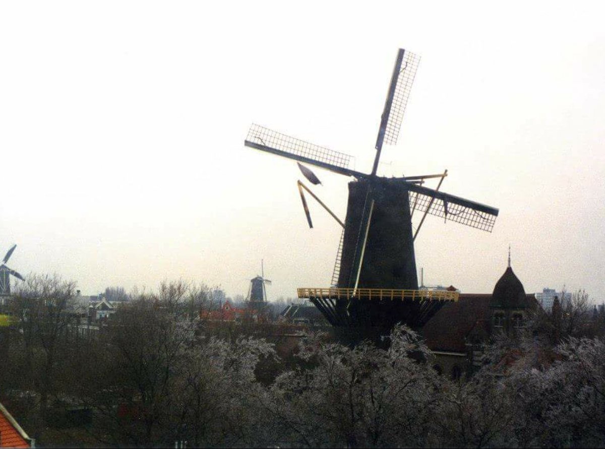 Vandaag al 20 jaar geleden werd de molen verwoest door brand. Dankzij vele, vele mensen kon de herbouw snel beginnen