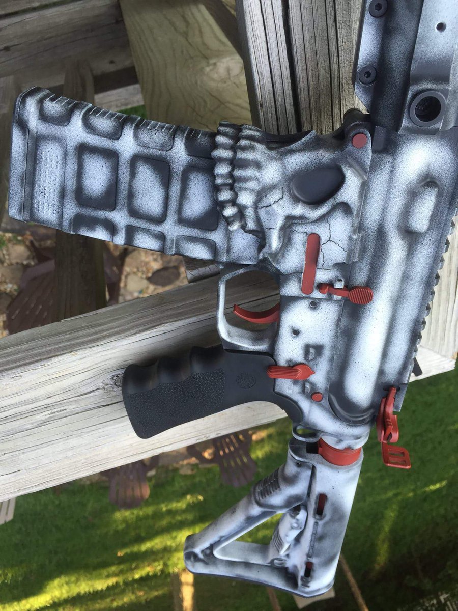 RayzorsEdgeTac's tweet photo. Custom build and paint. Pretty fuckin' cool, if you ask me. @Mountsplus @centuriodesign #AR15 #Guns https://t.co/Eq5xWp5y9U
