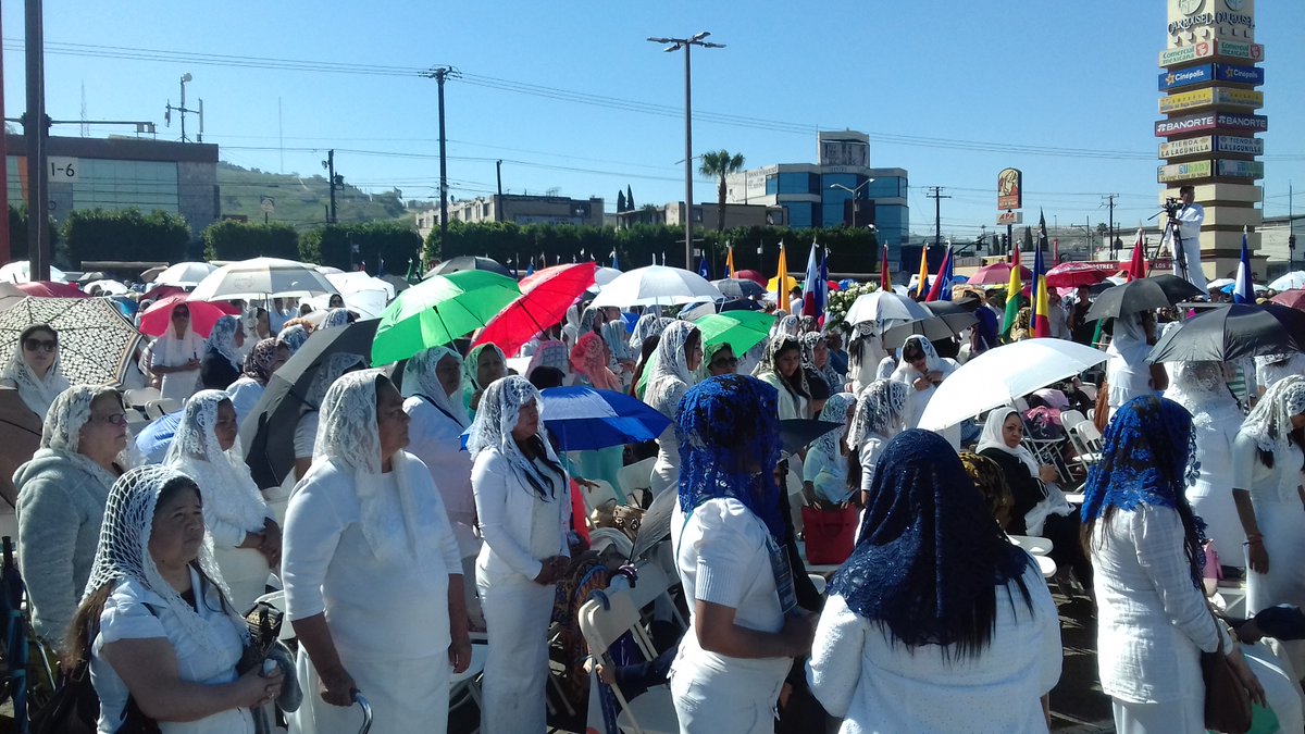 fronterainfo's tweet photo. #QueNoSeTePase #Tijuana es sede número 53 de #bautismos colectivos de la #luzdelmundo https://t.co/ycAsZAJqzV https://t.co/4jDefT7WRc
