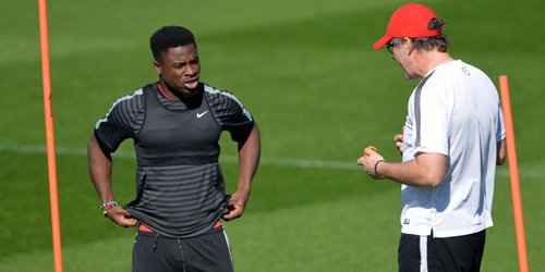 marca's tweet photo. El PSG aparta a Aurier por llamar "mariquita" a Blanc y "guiñol" a Di María https://t.co/VupGekB7RL https://t.co/pqAYPNoo0S