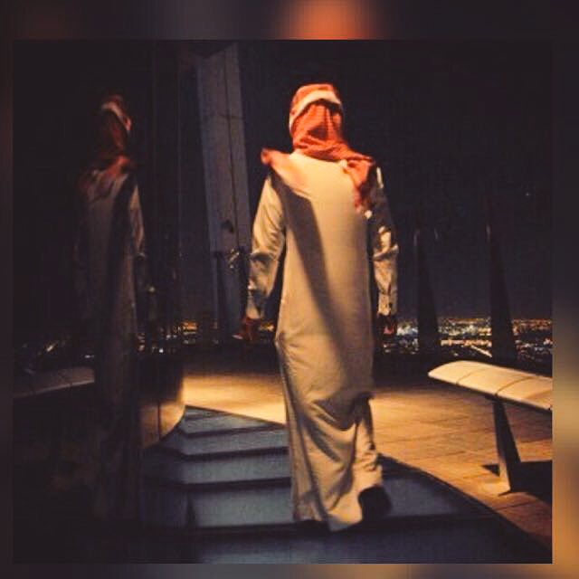 ياخي لاتنشد عن الحال ياخي 
حالي وسط ياللي عن الحال خصيت 
في خاطري ضيقه وفي خاطري شي
شي يراودني ليا اصبحت وامسيت .
.