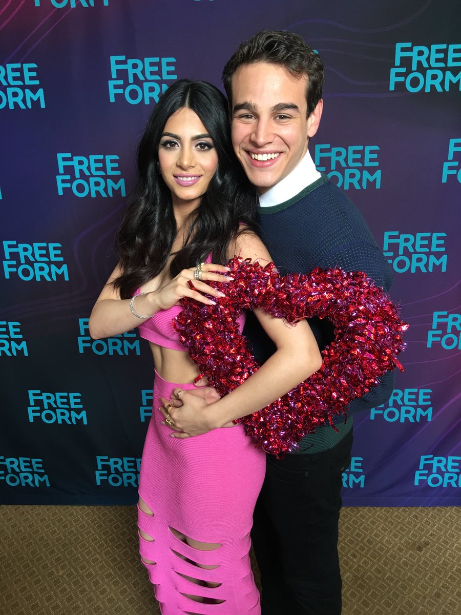 ShadowhuntersTV's tweet image. Spend your #ValentinesDay with your shadowhunting ❤️s and re-watch #Shadowhunters! hyperurl.co/freeformapp