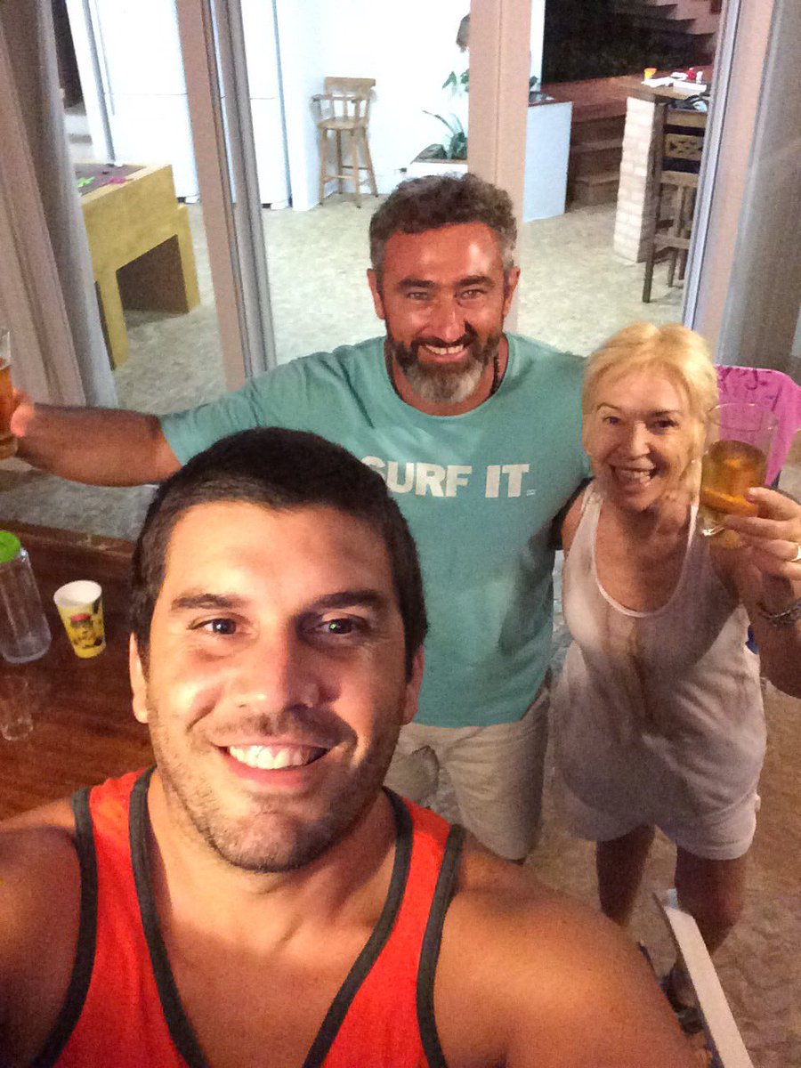 AlamoNico's tweet photo. @todonoticias @DiarioOle @TyCSports @canchallena  acá brindando con la "SEÑORA" que le saco linda frase a Guillermo https://t.co/MxSKDk14h5