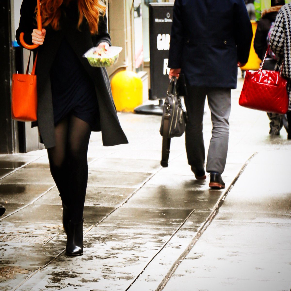 Glamhive's tweet photo. Rainy day #stylespotting in #Seattle. There's always a pop of color to break the gray
#style #fashion #selfidence https://t.co/9OL74NK32j