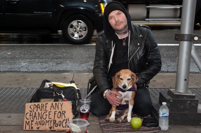 180Degreeeze's tweet photo. #Panhandling bum brags he makes $200 an hour.  #ebeggar #e-beggars 
https://t.co/YWDWB8x560 https://t.co/DvYZ3tRq0M