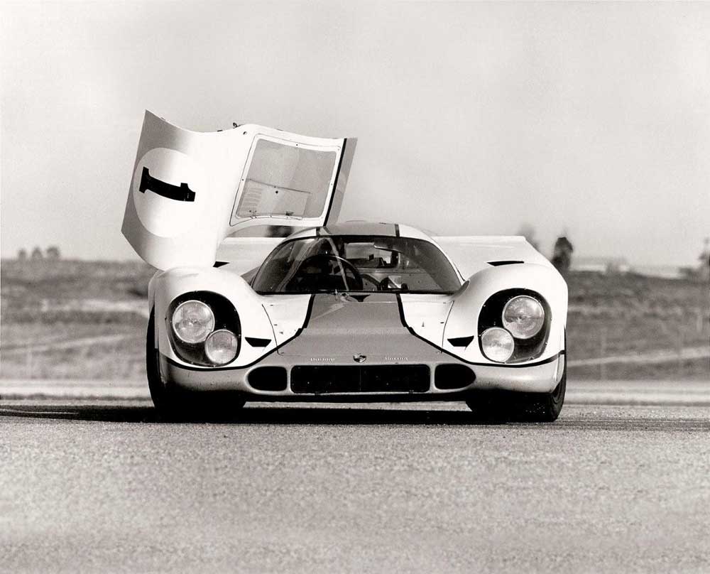 RETROMOTIVblog's tweet photo. #RETROMOTIV #Porsche 917 #voituresdesport #racing #pilote #course #voituresdecourse https://t.co/Uv3CXKcU7N