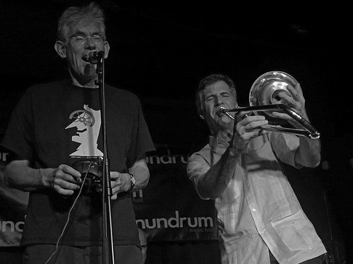 ExSoSt's tweet photo. #TBT #CAA #ESS30: @jaapblonk & @BishopJeb live at @linkshall in #1999: https://t.co/SCNduBdZPJ https://t.co/w5fLswMrSU