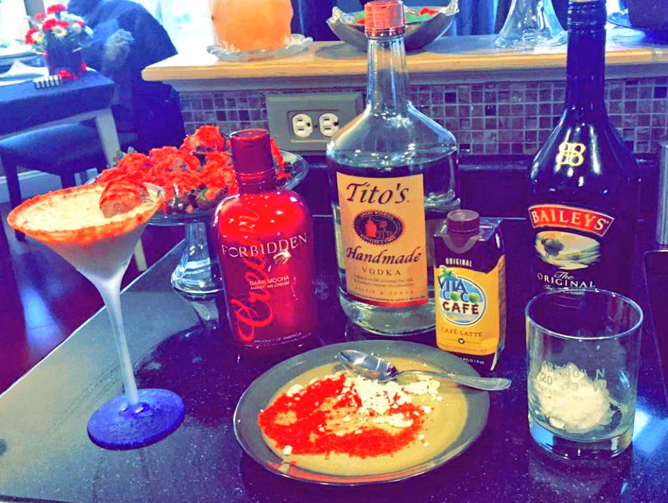 gabcontillo's tweet photo. Valentine's Day Cocotails #vitacococrew #VitaCoco https://t.co/wKE3IKMRH3