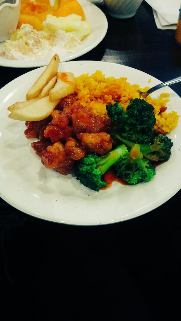 Fabgirlbrix3's tweet photo. The shit i pick to eat Lmfaoo #imsonotnormal #wasgoodthough #atemorethen2 ๐ช๐๐๐๐ https://t.co/swLFX3JAPq
