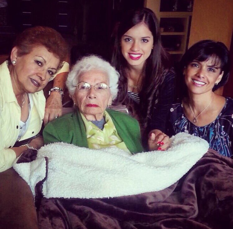 Un beso hasta el cielo hermosa mujer... Te amamos bisabuela 💜